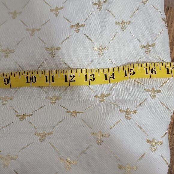 Shiraleah. Chicago. Chic Designer Tote Bag with Bees. Cream and Gold. NWT - Picture 7 of 9